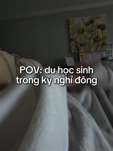 Ngày 18: Hôm nay là ngày đầu tiên của năm 2026 và mình quyết định bắt đầu track chi tiêu để set up cho một năm tài chính cho đàng hoàng lol. (hơi ironic là ngay sau đó mình quẹt luôn $500 mua một cặp Meta Glasses) Nhưng mà mình đã suy nghĩ về chuyện này cả mấy tuần rồi. Mình ngồi reflect lại lúc mình đầu tư mua chiếc camera đầu tiên — kiểu như đặt một canh bạc vào chính bản thân mình, và lowkey là mình cực kỳ biết ơn vì quyết định đó. Dù sao thì, mình cũng đã hoàn thành xong việc annotate cuốn s