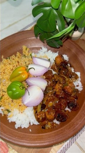 Deviled sausages with spicy coconut sambal and white rice 🌶️🔥#food #lunch #cooking #srilankanfood