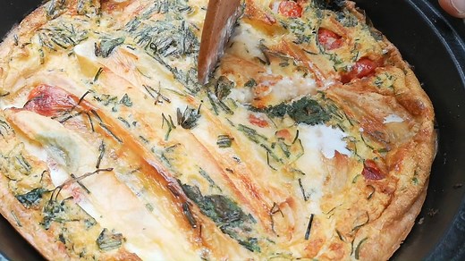 Et oui, le Reblochon se mange en toute saison ! Démonstration avec le clafoutis de Chef Damien réalisé avec de savoureux légumes de saison et de généreux morceaux de Reblochon AOP 😃 | 750g : Recettes de cuisine