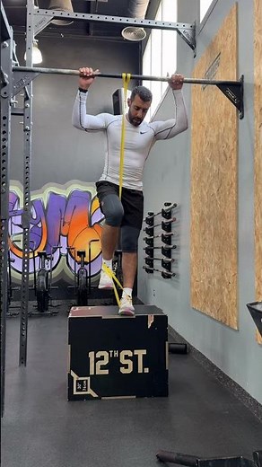 How to do pull-ups with a resistance band correctly and safely#pullups #resistancebandworkout