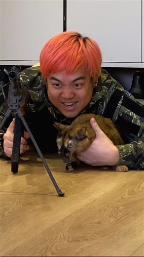 Six Wang on Instagram: "我的天 @agonbyaoctw CS24A/P 讓我久違的開啟我的CS 這個美麗的支架以及背板設計 無敵的反應時間 直接冷手開一場復健死鬥照樣搞定 讓我有種我寶槍未老的錯覺 AOC Masters 賽事也別忘了追起來喔 對產品有興趣的GO學長或是準GO學長 記得去搜搜看看或是到活動官網搶購啦 #AGONbyAOC #AOCMasters2025 #CS2 #絕對武力2 #FPS #電競螢幕"