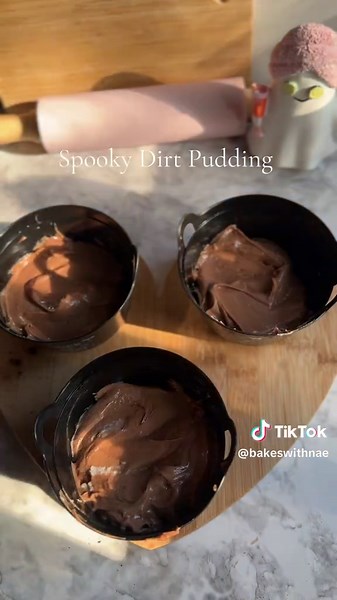Day 4 of 31 days of Spooky Bakes🎃 Let’s make Spooky Dirt Pudding🎃 My kids don’t like pudding but love cream cheese so I put a little twist to dirt pudding It’s not a bake but a sweet and easy Halloween treat!👻 #Recipe #halloween #bake #baketok #creamcheese