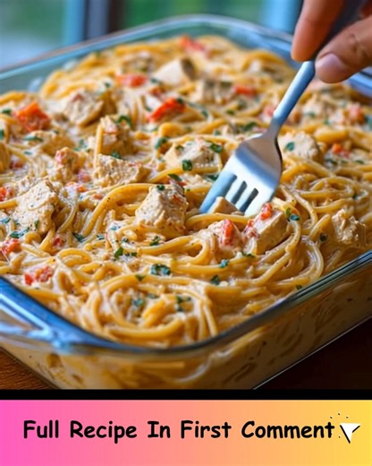 Creamy Rotel Chicken Spaghetti Casserole **Ingredients:** 8 oz spaghetti, cooked and drained 2 cups cooked shredded chicken 1 can (10 oz) Rotel (diced tomatoes with green chilies), drained 1 can (10.5 oz) cream of chicken soup ½ cup sour cream ...... 👇 Full Recipe in Coʍmеոτ 💬 | Royal Recipes