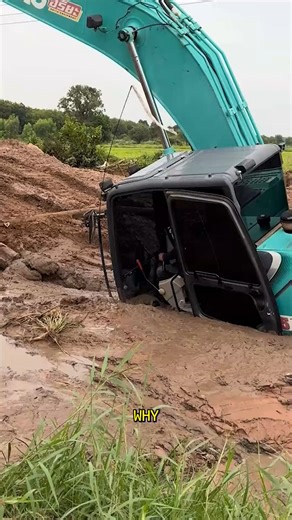 30K views · 5 comments | How to Rescue a Stuck Excavator. - How To Rescue A Stuck Excavator #Excavator #MudRescue #ConstructionLife | Deep Dive News | Facebook