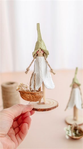 I love finding ways to turn everyday recycling into something a little bit magical ✨🧚🏻 These fairy peg dolls were inspired by delicate snowdrop flowers and made using old egg cartons, wooden pegs, and walnut shells. Such a simple craft but they make the sweetest addition to fairy garden play and imaginative small world scenes This is one of those easy recycled crafts for kids that doesn’t need fancy supplies and still feels really special. The children loved making there own versions of them a