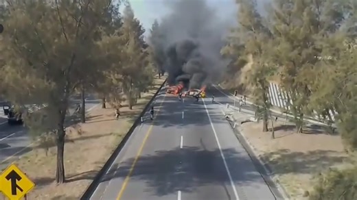 Bloqueos e incendios paralizan 12 estados en México tras caída del "Mencho". ➡️ uni.vi/iCOz106uV76 | Univision 14