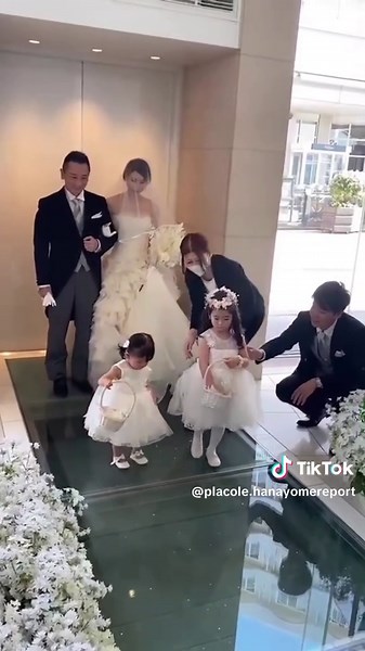可愛すぎるフラワーガールの挙式入場