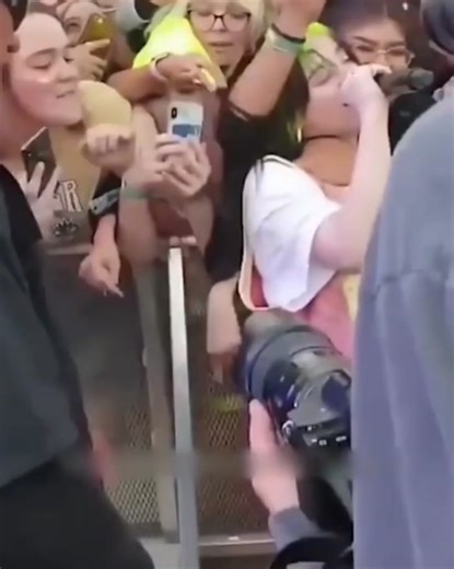 Incidents Involving Billie Eilish and Zendaya Being Strangled