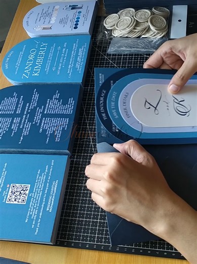 Create Stunning Layered Arch Invitations