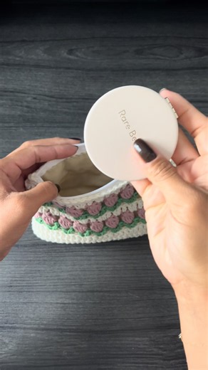 Crochet Makeup Bag #crochet #easycrochettutorial #tulipstitch #easycrochet