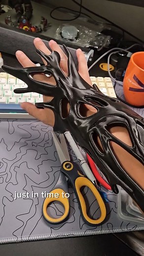 Kenneth // K.A. Cosplay Tech on Instagram: "I made a Symbiote gauntlet! Fun fact, I thought of and designed this the day before the con, and it finished printing the morning of! Designing hardware to fit in the model was 10x easier than if I had to use any adhesives. Next time I'll probably make it in ABS and acetone smooth it 😏 📸 (Yuri and Nadji pics): @ella787 Cameo: @vaughanilla_cosplays Tools used: @revopoint (range scanner) @bambulab_official (X1 Carbon) #symbiote #cosplay #3dprinting #ga
