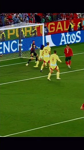 Ronaldo x Lamine Yamal – The Future Meets The Legend 🔥⚽ #cr7 #ronaldo #goat #ronaldogoals #ronaldo