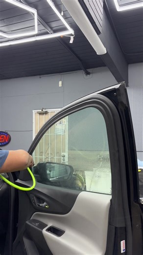 ☎️(206)-407-7479 #calidad#trabjolimpio#vidriospolarizados#tint#seattle Instalación de polarizado con cerámico con mayor reducción al calor 🔥 y mejor visibilidad