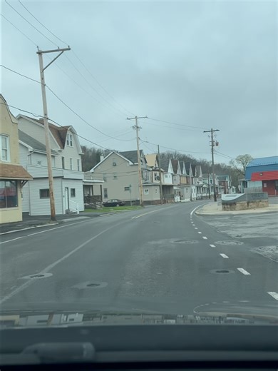 Drove past the very first Sheetz in Altoona and realized… something that started as a small dairy store back in 1952 turned into one of the most recognizable stops on the road today. Funny how the biggest names often come from the simplest beginnings. #Sheetz #AltoonaPA #PennsylvaniaHistory #CentralPA #RoadTripPA #GasStationStories #SmallTownToBigTime #ExplorePA #HiddenPA #EveryTownHasAStory #BarclayMountainCo #ExploreMore