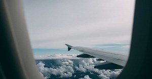 La présentation d'un test PCR pour venir en France n'est plus obligatoire pour les Européens vaccinés