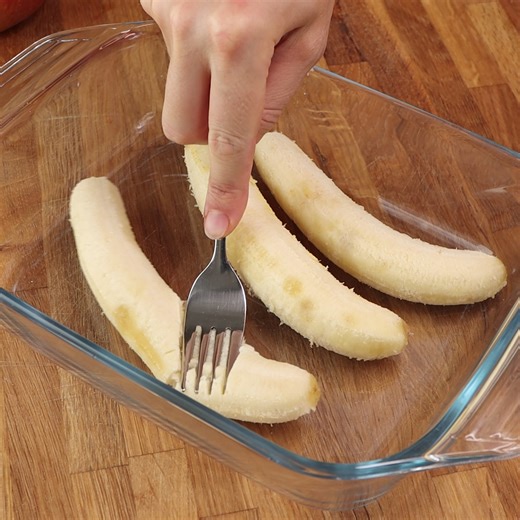 Only a few ingredients! Just add quinoa to milk! Easy high protein breakfast. #HealthyBakes #OatmealCake #AppleBananaBake #GlutenFreeEats #NoFlourNoSugar #CleanEating #EasyRecipes #MealPrepSnack | Simple Food - videos and recipes