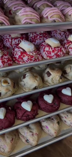 San Valentín 💘🍪 es una de las mejores fechas para emprender con cookies. No se trata solo de hornear, se trata de saber hacerlo bien y ofrecer un producto profesional. 💬 Escríbeme al WhatsApp del link de mi perfil si quieres aprender y entrar al programa.