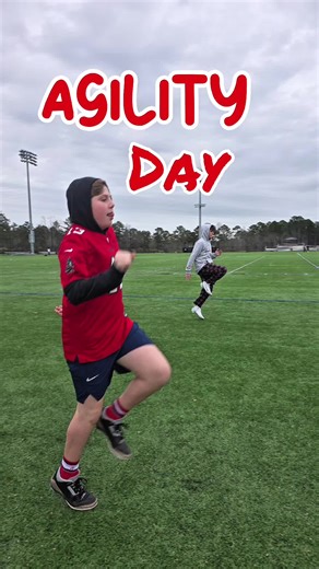 Today we sharpen footwork, first-step explosion, change-of-direction, and game-speed reactions. No shortcuts. No off-switch. All-Season work creates in-season separation. Clock in. Lock in. Move with purpose. Speed & Agility Day — let’s work. 🏁 #SpeedAndAgility #AllSeasonTraining #BuiltNotBorn #GameSpeed #CapCut