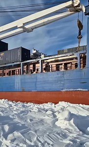 Icebreaker towing a Container Ship 🛳️⛴️ | Seaman Worldwide
