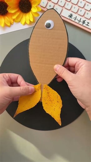 Make a stereoscopic and vivid fish with a box and leaves