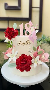 My favorite edible petal dust, so far!🫶🏻 After trying various brands, I've found one that really stands out. It's so convenient to use, its packaging minimizes mess and it's highly pigmented. My best "budol" so far, swear!🙌🏻 Please check the comsec for the link.😊 Disclaimer: This is not a sponsored post, I'm simply sharing my positive experience.✨ 🙋‍♀️ Hi, I'm Rachelle, a busy wife and cake artist based in Sta. Rosa, Laguna, Philippines. My team and I create custom cakes to meet your uniqu