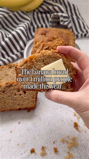 Soft, tender, and seriously moist every single time. This recipe turns ripe bananas, brown sugar, and vanilla into pure banana bread perfection.🍌🍞 The secret touch? A brown sugar topping 🔥 It melts into a sweet, crunchy, caramelized crust that takes this loaf to the next level in both flavor and texture. We’re counting down my top 5 most-made recipes of 2025 and this one is #3!🎉 Recipe in comments! Cooking with Karli banana | banana bread | moist banana bread | baking tips | baking tutorial 