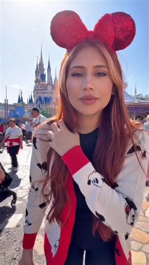 Kassandra Mtz on Instagram: "Day 1 OOTD for Magic Kingdom 🪄🏰✨ #disneyootd #disney #disneyreel #lifewkass #familyvacation"