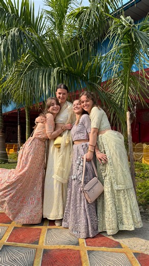 Anya Altynova | Dreamer | Traveller on Instagram: "Поездка, которую мы будем вспоминать в старости и рассказывать своим внукам💯 Одно из самых ярких событий 2025 года - это индийские свадьбы, а также знакомство с этой супер контрастной страной, культурой и традициями. U are free, single, no kids, “no married” girls finally go on a crazy trip together🔥 The trip that we’ll remember in our old age and tell our grandchildren. One of the highlights of 2025 were Indian weddings, and also meeting this