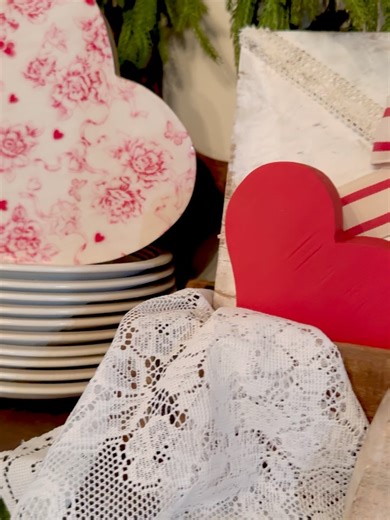 American Farmhouse Style | Today on “Life on Birch Lane”, our Brand Ambassador, Jennifer, @birchlanebyjennifer, is sharing a cute Valentine DIY! With a padded mailer... | Instagram