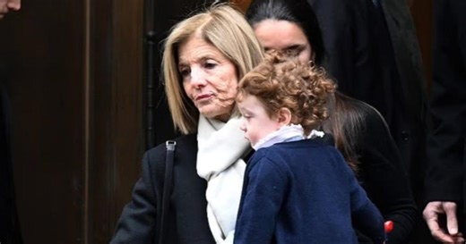 La douleur de Caroline Kennedy et de tout son clan aux obsèques de sa fille Tatiana Schlossberg à New York