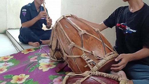 Sabilulungan suling kendang@aryaa_kolokopoy Tambah hereuy🤣🤣#sabilulungan #sulingkendang #fyp #viral #karawitannesas #masukberanda #foryou