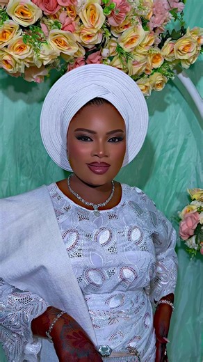 Our Beautiful 😍 Bride Of The Week. Congratulations 🎊 To You @Zuzu Xzuriach Makeup 💄 @BeautyPlusMakeoverGh Photography @BiLaL ThE PHoTOgOD❂ Deco @Gmlat #bride #bridalmakeup #fyp #viral #creatorsearchinsights