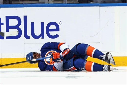 Anthony Duclair exits with apparent leg injury in Islanders scare