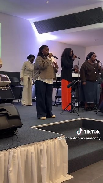 Vidéos de unchantnouveau (@unchantnouveaunancy) avec son original - unchantnouveau