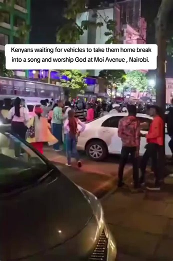 Kenyans Worship God While Waiting for Vehicles in Nairobi