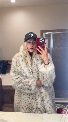 IZZI DAME on Instagram: "Pt 2 letting my sister edit my video.. she out did herself. Enjoy my NXT road loop vlog!! ❤️‍🔥 Probably my favorite tour yet! 🫶🏼"