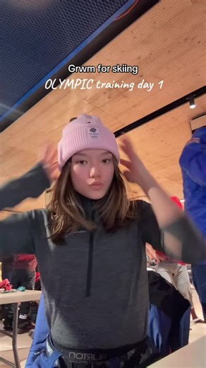 Olympic Practice Day 1: Women in Freeskiing