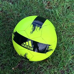 2.9K views · 3 comments | What’s the point of clean football boots without a clean football?⚽️朗 ••• What position did you or do you play on the ⚽️ pitch??⬇️ ••• #satisfying #clean #ocd #nike #bootbuddy | The Boot Buddy | Facebook