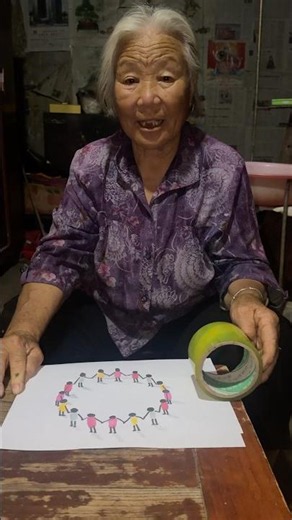 Look at these 3D little figures Grandma drew — do they look real to you #grandma #3d #drawing