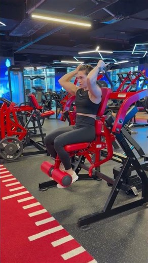 AB PLATE LOADED MACHINE SEATED CRUNCHES (HAMMER STRENGHT)