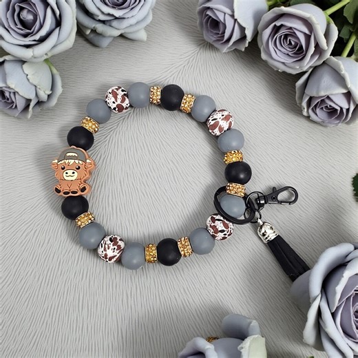 Highland Cow Wristlet Keychain | Grey Black Brown Silicone Beaded Keychain | Farmhouse Cow Keychain | Rustic Cow Gift | Cow Keychain - Etsy