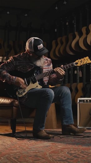 Thursday after an ice storm? Let’s shake things up even more with this vintage 1965 Blue Mosrite Ventures played by @mickhayesmusic He is playing through the Headstrong X CVG Lil’ King Amp. Available on our site! Full video on YouTube! #vintage #vintageguitar #guitar #guitars #mosrite