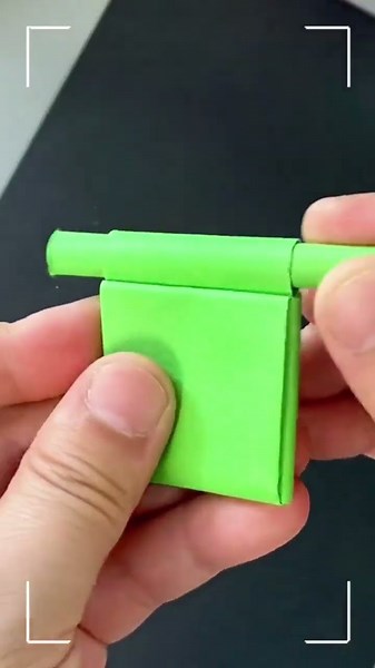 小时候折纸手枪 还记得怎么折吗？和孩子一起来试试吧！#手工 #diy #创意