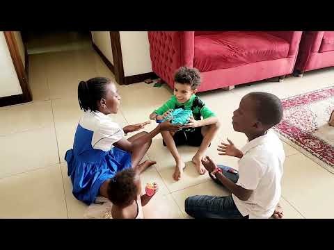 Pass the Parcel Music that stops. Pass the parcel music games. #kidschallenge #pastheparcel #how