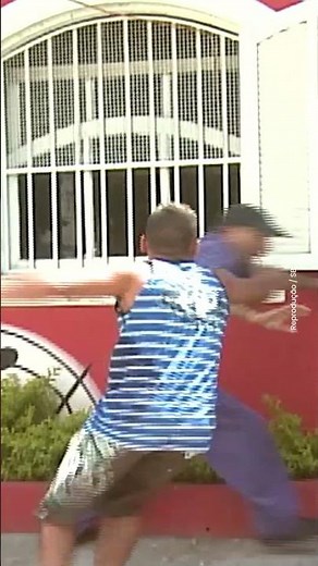 Ivo Holanda left passersby smelling bad #prank #comedy #humor #pranks #shorts