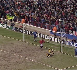 664K views · 1.9K reactions | Fond memories of playing Chelsea in the cup. Unbelievable footwork from Phil Neville….Same result again tonight please Manchester United | David Beckham | Facebook