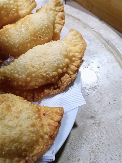 Empanaditas de Queso Tres Quesos en Mármol