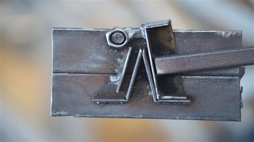 The discovery of a homemade iron bending tool that is rarely known by welders!