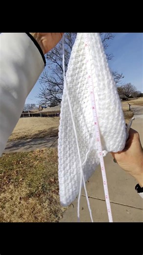 A white C2C moss square. 🧶 https://hearthookhome.com/papas-blanket-crochet-pattern/ | Heart Hook Home