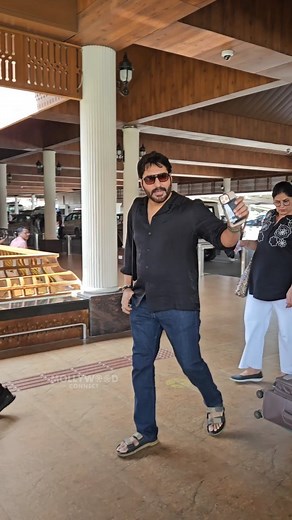 88K views · 10K reactions | കറക്റ്റ് മമ്മൂക്ക തന്നെ സ്റ്റൈലിഷ് ലുക്കിൽ മമ്മൂക്കയുടെ അനിയനായി എത്തുന്ന റെഹുമാൻ എയർപോർട്ടിൽ  | Mollywood Connect | Facebook